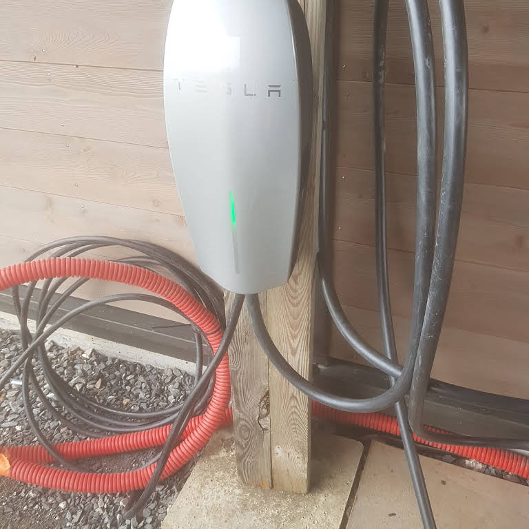 Installation provisoire d'une Wallbox Tesla